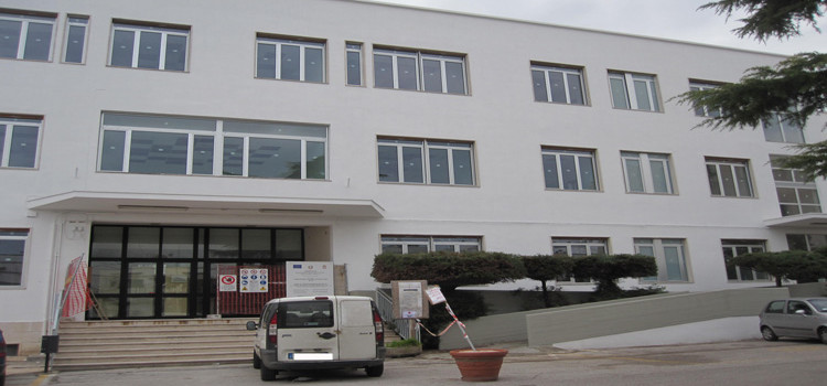PPI: furto e scritte sui muri