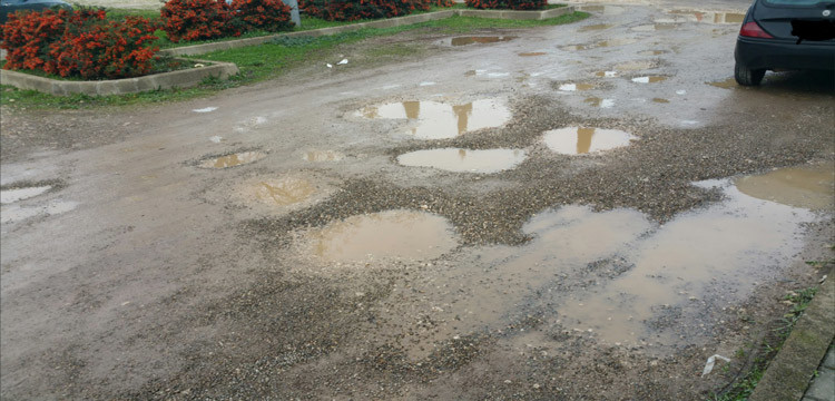 Buche stradali all’interno del parcheggio del cimitero comunale, FI Giovani scrive al sindaco