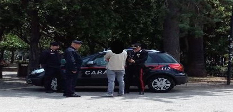 Con la marijuana in villa, 18enne ai domiciliari