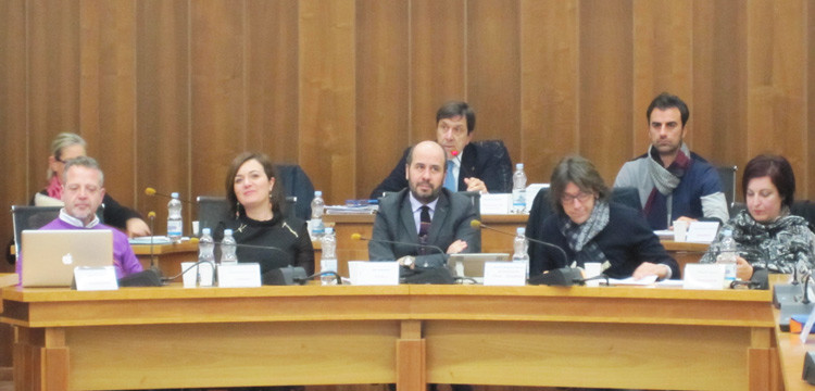 Neve, banda, pista di pattinaggio: le opposizioni incalzano la maggioranza