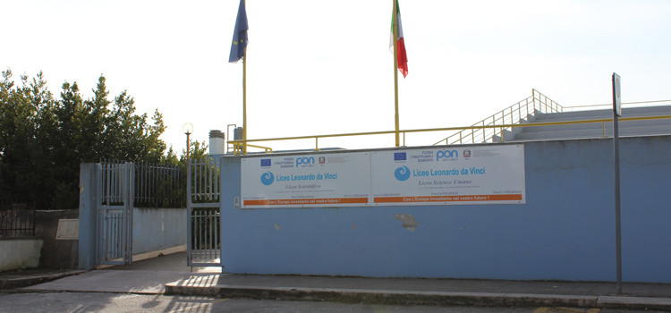 Principio d’incendio al liceo “Da Vinci”, la dirigente Roberto: “Le lezioni si sono tenute normalmente”