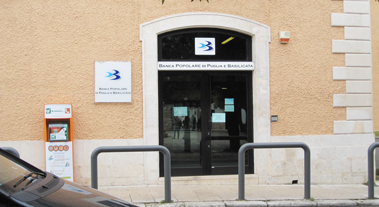 Rapina alla BP di Puglia e Basilicata, caccia ai fuggitivi