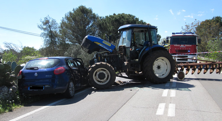 sp239-auto-trattore
