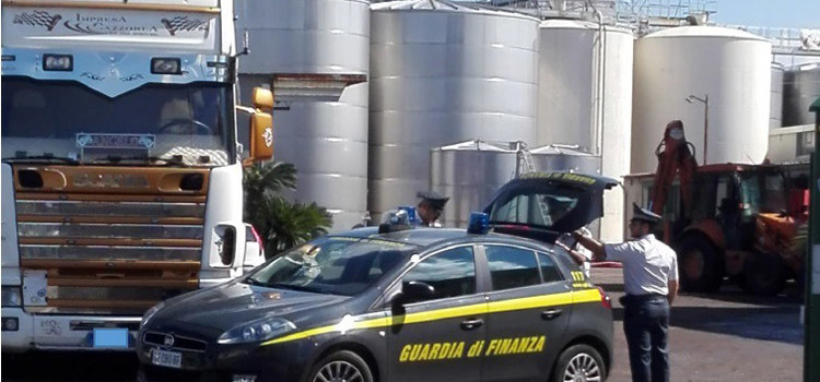 Antifrode: maxi sequestro di mosto di uve da tavola