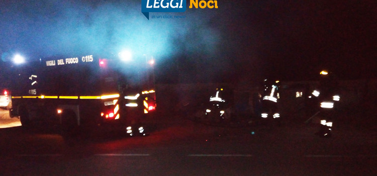 Cassonetto in fiamme, intervengono i VVF