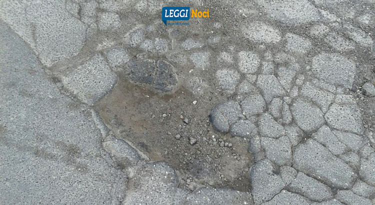 Buche sulle strade, cittadini chiedono manutenzione