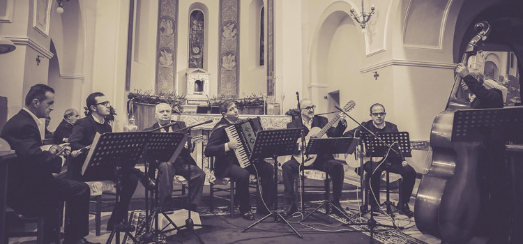 Gli Amici del Plettro: omaggio musicale a Mons. Giovanni Intini