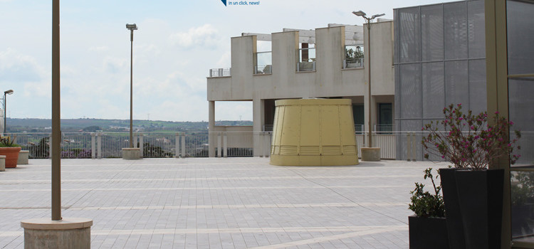 Rissa in piazza, giovane finisce in ospedale