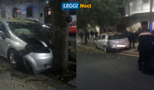 Manovra azzardata, auto si schianta su albero