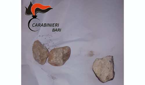 Lanciano sassi dal cavalcavia della SS100, arrestati due giovanissimi