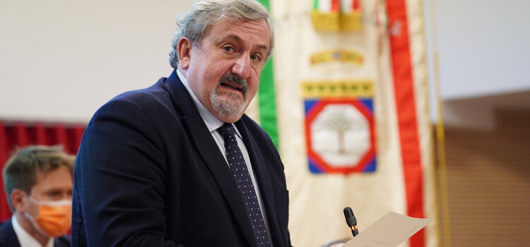 Covid-19, emanata ordinanza regionale con misure urgenti
