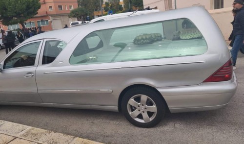 Tredicenne trovata morta in bagno: tragedia a Monopoli