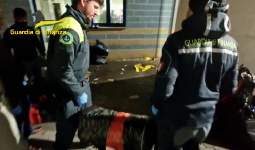 Sequestrati oltre 1,3 tonnellate di cocaina